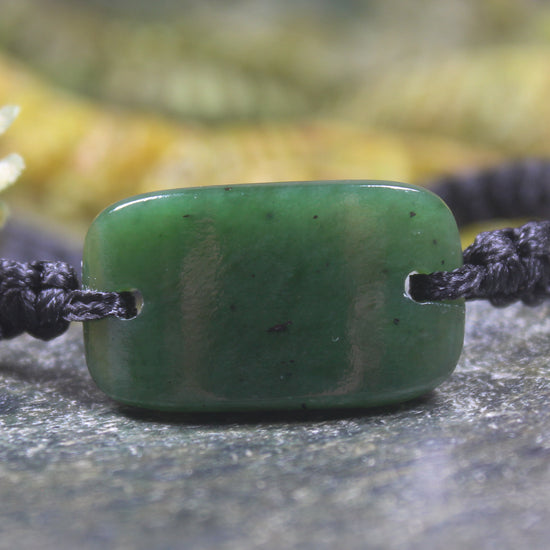 Adjustable cord bracelet with Kawakawa Pounamu
