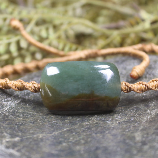Adjustable cord bracelet with Inanga Pounamu