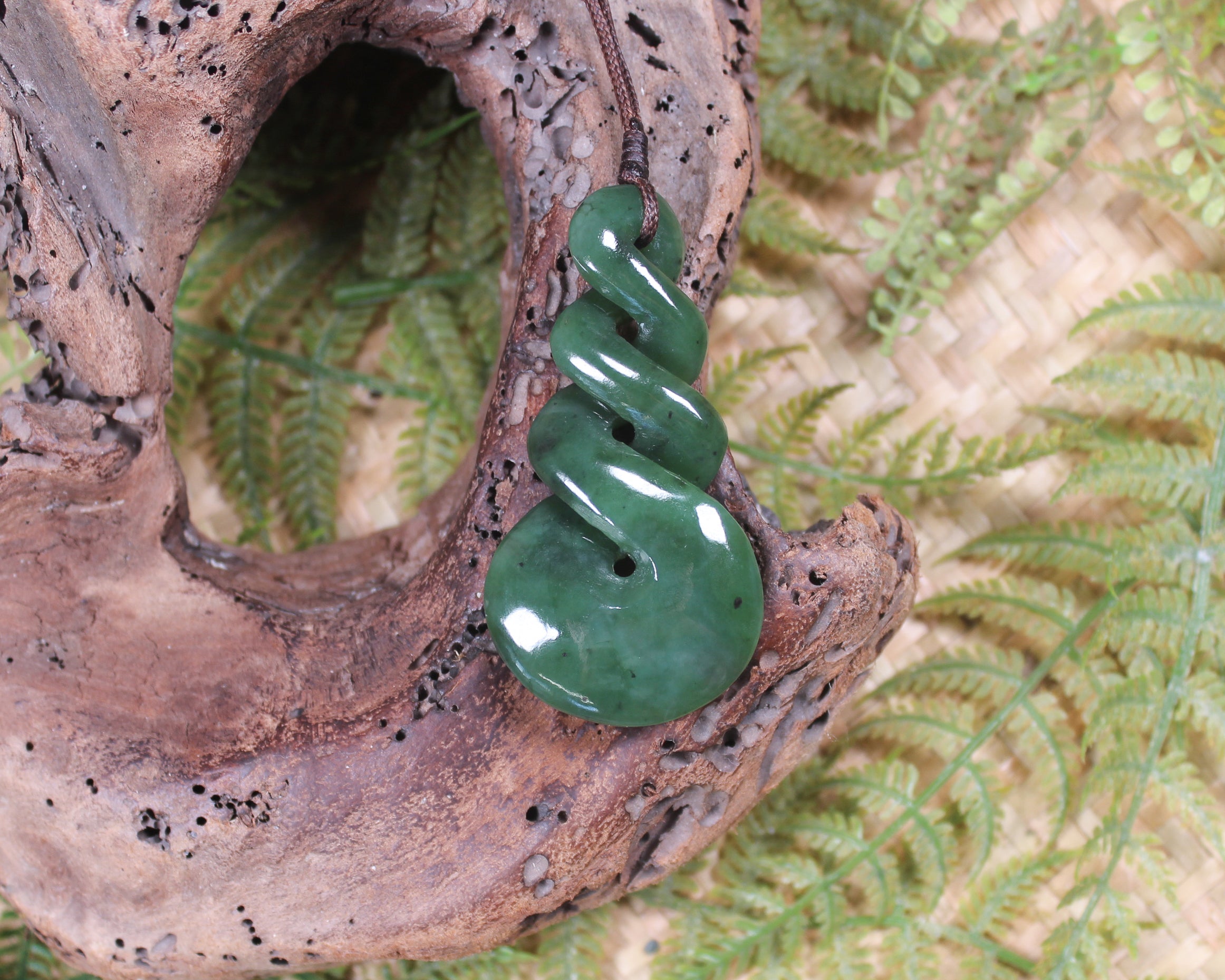 Twist or Pikorua carved from Hapopo Pounamu - NZ Greenstone