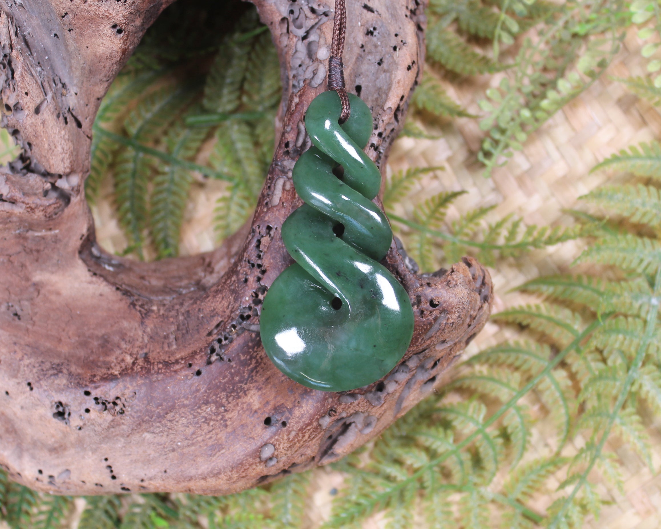 Twist or Pikorua carved from Hapopo Pounamu - NZ Greenstone