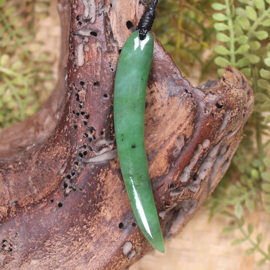 Huia Beak Pendant carved from Hapopo Pounamu - NZ Greenstone