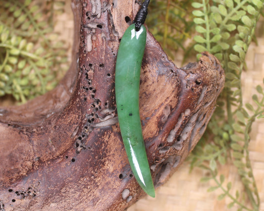 Huia Beak Pendant carved from Hapopo Pounamu - NZ Greenstone