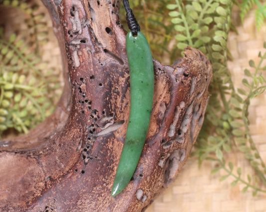 Huia Beak Pendant carved from Hapopo Pounamu - NZ Greenstone