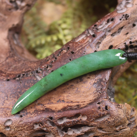 Huia Beak Pendant carved from Hapopo Pounamu - NZ Greenstone