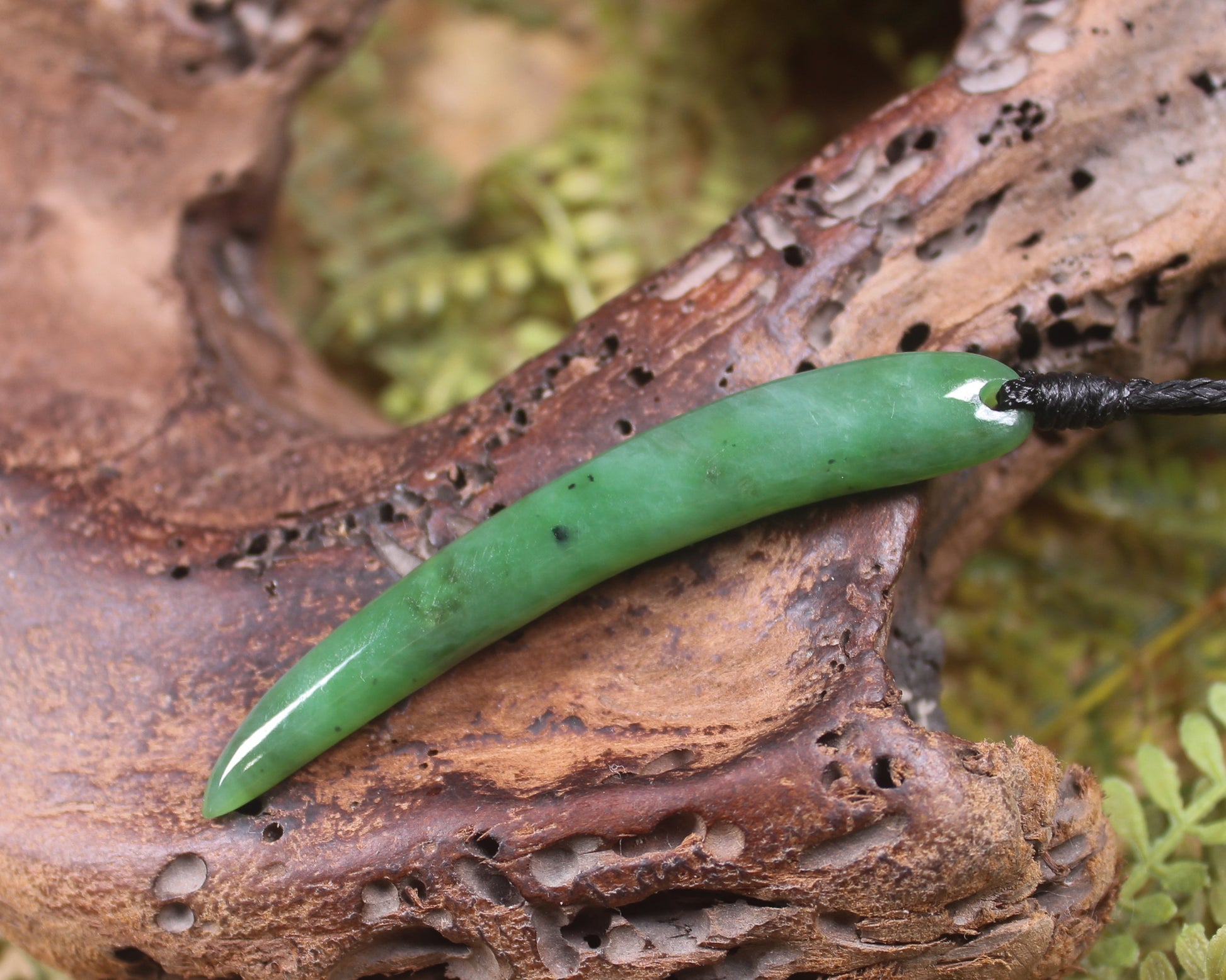 Huia Beak Pendant carved from Hapopo Pounamu - NZ Greenstone