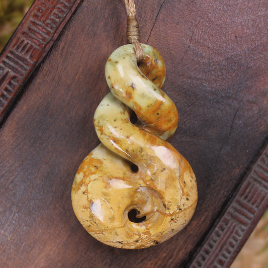 Twist or Pikorua carved from Flower Jade Pounamu - NZ Greenstone