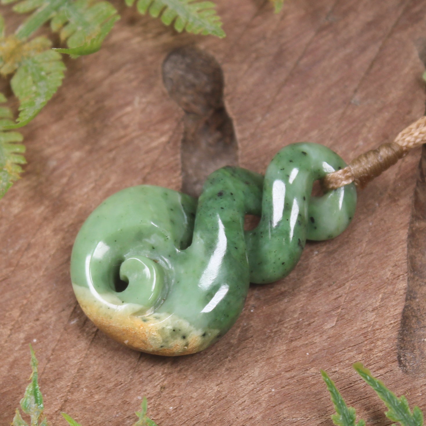 Twist or Pikorua carved from Flower Jade Pounamu - NZ Greenstone