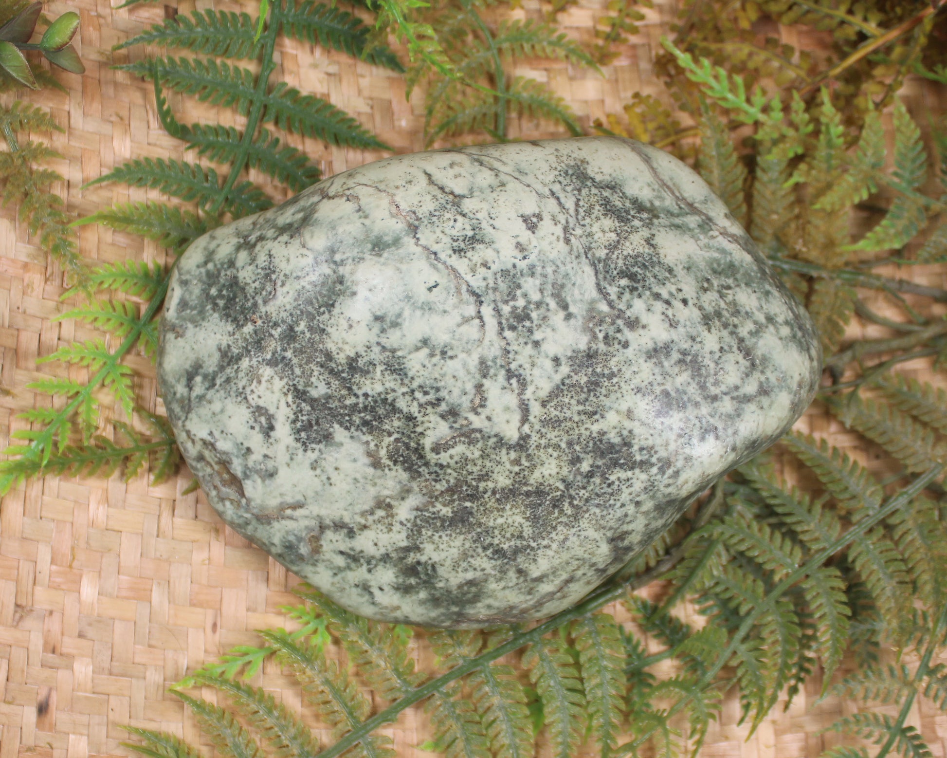 Freeform Touchstone Pounamu Sculpture - Inanga Pounamu - NZ Greenstone