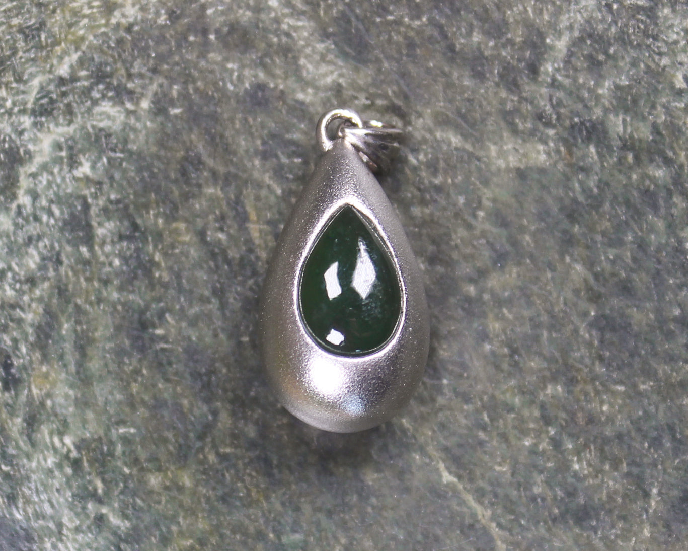 Kawakawa Pounamu pendant set in Sterling Silver - NZ Greenstone