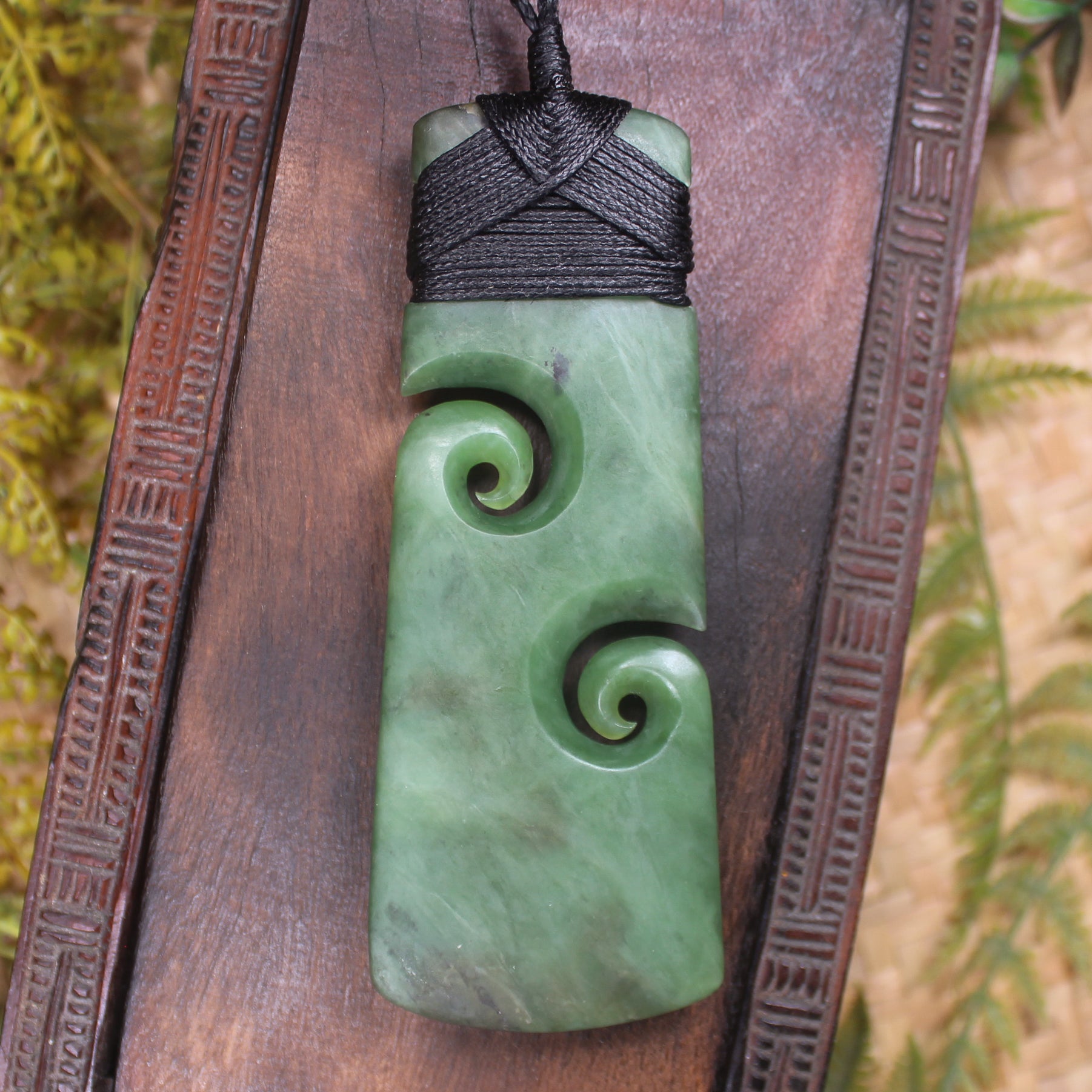 Hapopo Pounamu Toki with Koru