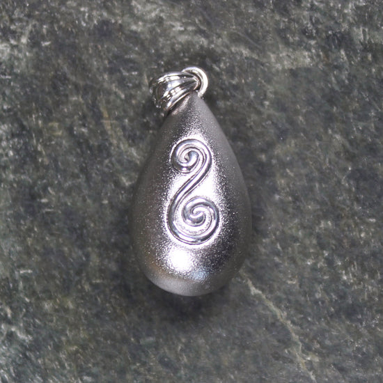 Kawakawa Pounamu pendant set in Sterling Silver - NZ Greenstone