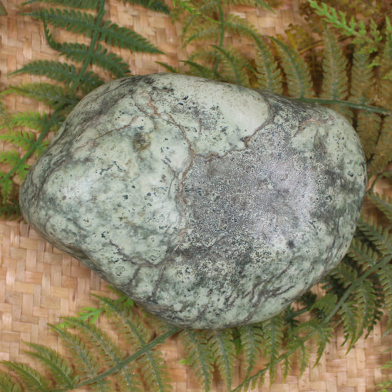Freeform Touchstone Pounamu Sculpture - Inanga Pounamu - NZ Greenstone