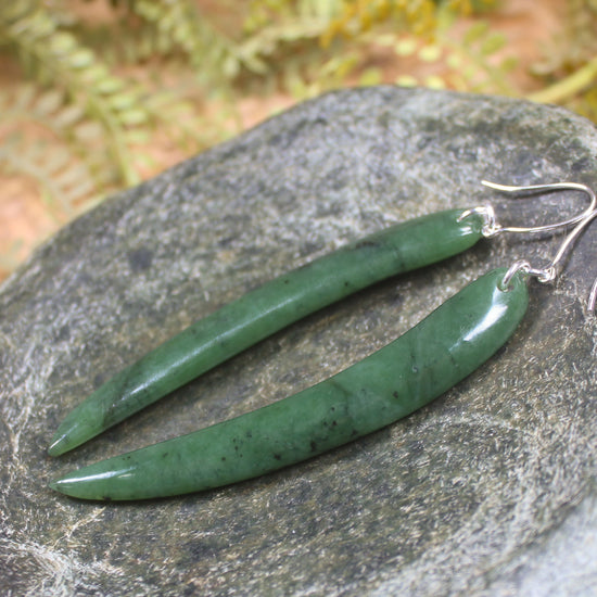 Huia Beak earrings carved from Hapopo Pounamu - NZ Greenstone