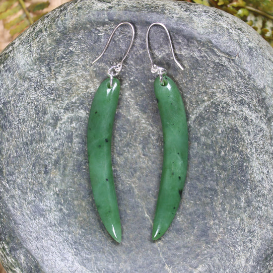 Huia Beak earrings carved from Hapopo Pounamu - NZ Greenstone