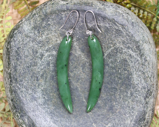 Huia Beak earrings carved from Hapopo Pounamu - NZ Greenstone