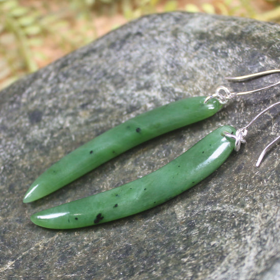 Huia Beak earrings carved from Hapopo Pounamu - NZ Greenstone