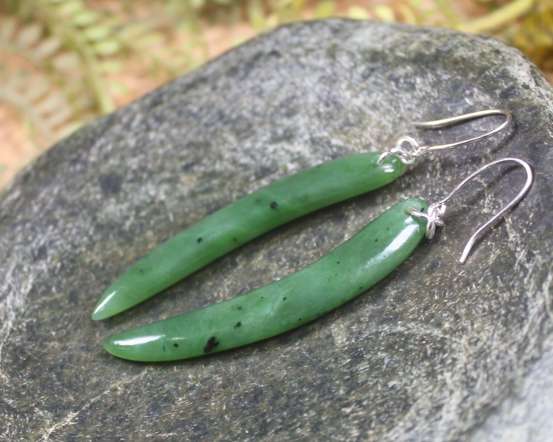 Huia Beak earrings carved from Hapopo Pounamu - NZ Greenstone