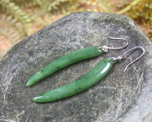 Huia Beak earrings carved from Hapopo Pounamu - NZ Greenstone