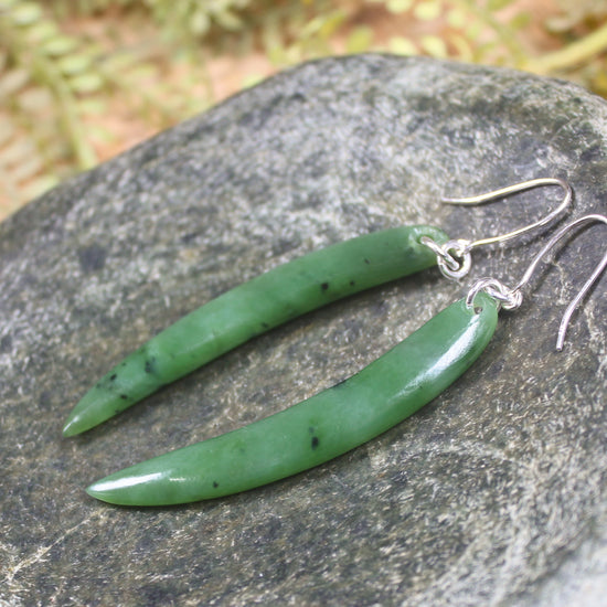 Huia Beak earrings carved from Hapopo Pounamu - NZ Greenstone