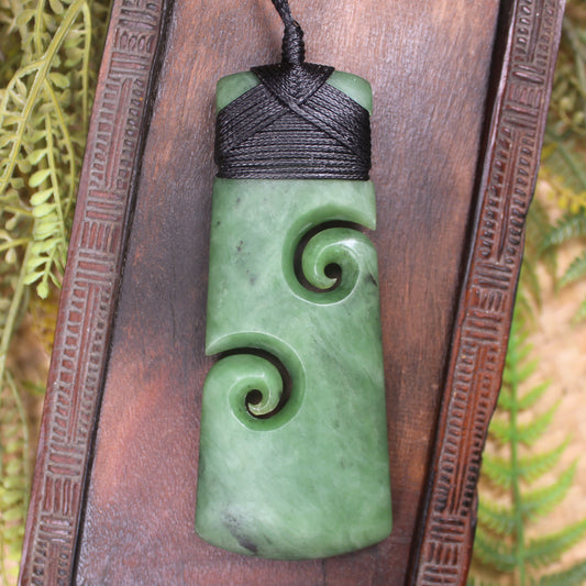 Hapopo Pounamu Toki with Koru