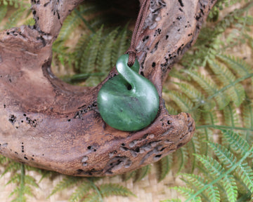 Twist or Pikorua carved from Hapopo Pounamu - NZ Greenstone