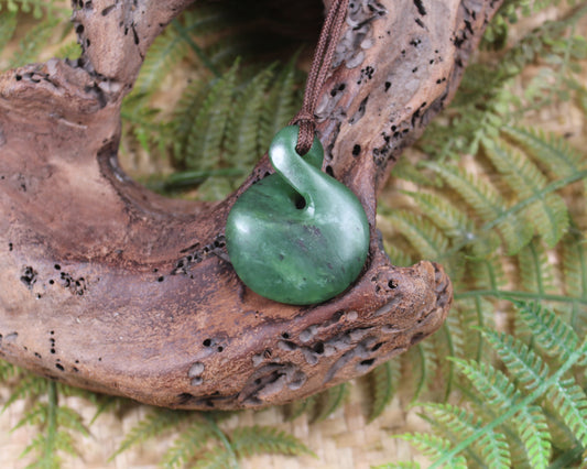 Twist or Pikorua carved from Hapopo Pounamu - NZ Greenstone