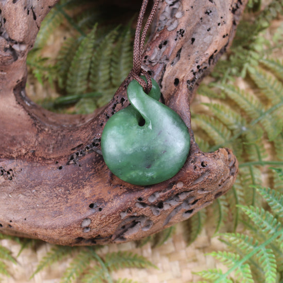 Twist or Pikorua carved from Hapopo Pounamu - NZ Greenstone