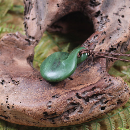 Twist or Pikorua carved from Hapopo Pounamu - NZ Greenstone