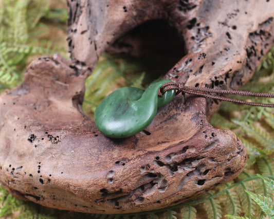 Twist or Pikorua carved from Hapopo Pounamu - NZ Greenstone