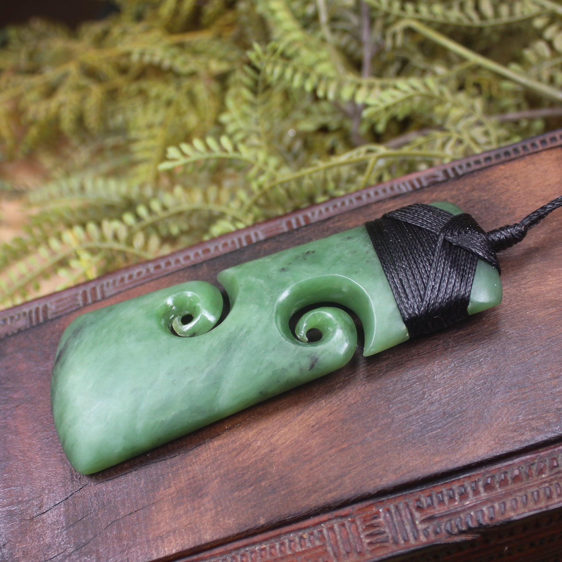 Hapopo Pounamu Toki with Koru