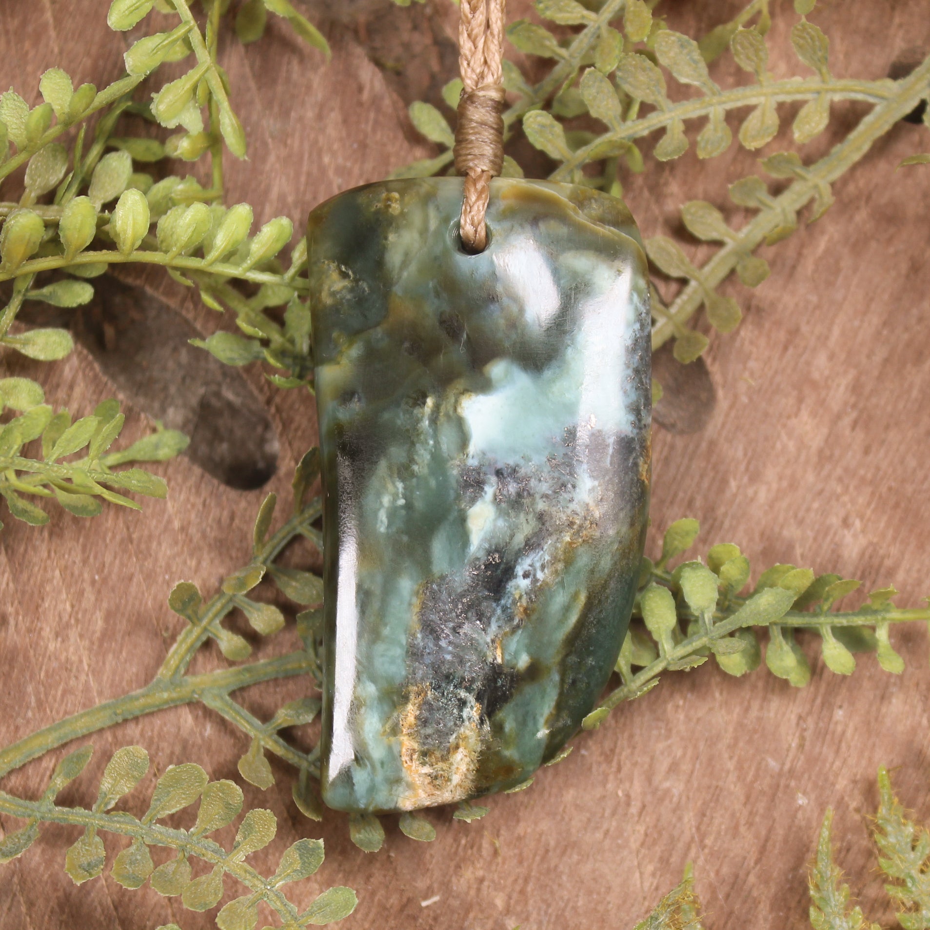 Tooth pendant carved from Inanga Pounamu - NZ Greenstone