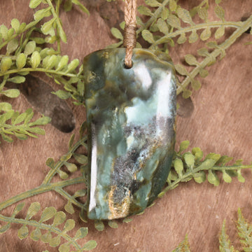 Tooth pendant carved from Inanga Pounamu - NZ Greenstone