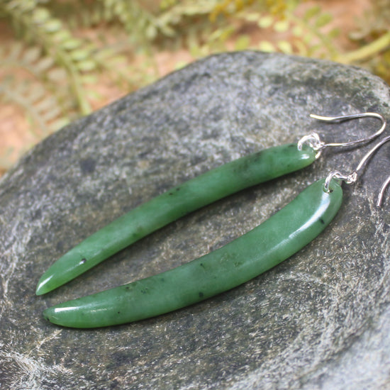 Huia Beak earrings carved from Hapopo Pounamu - NZ Greenstone