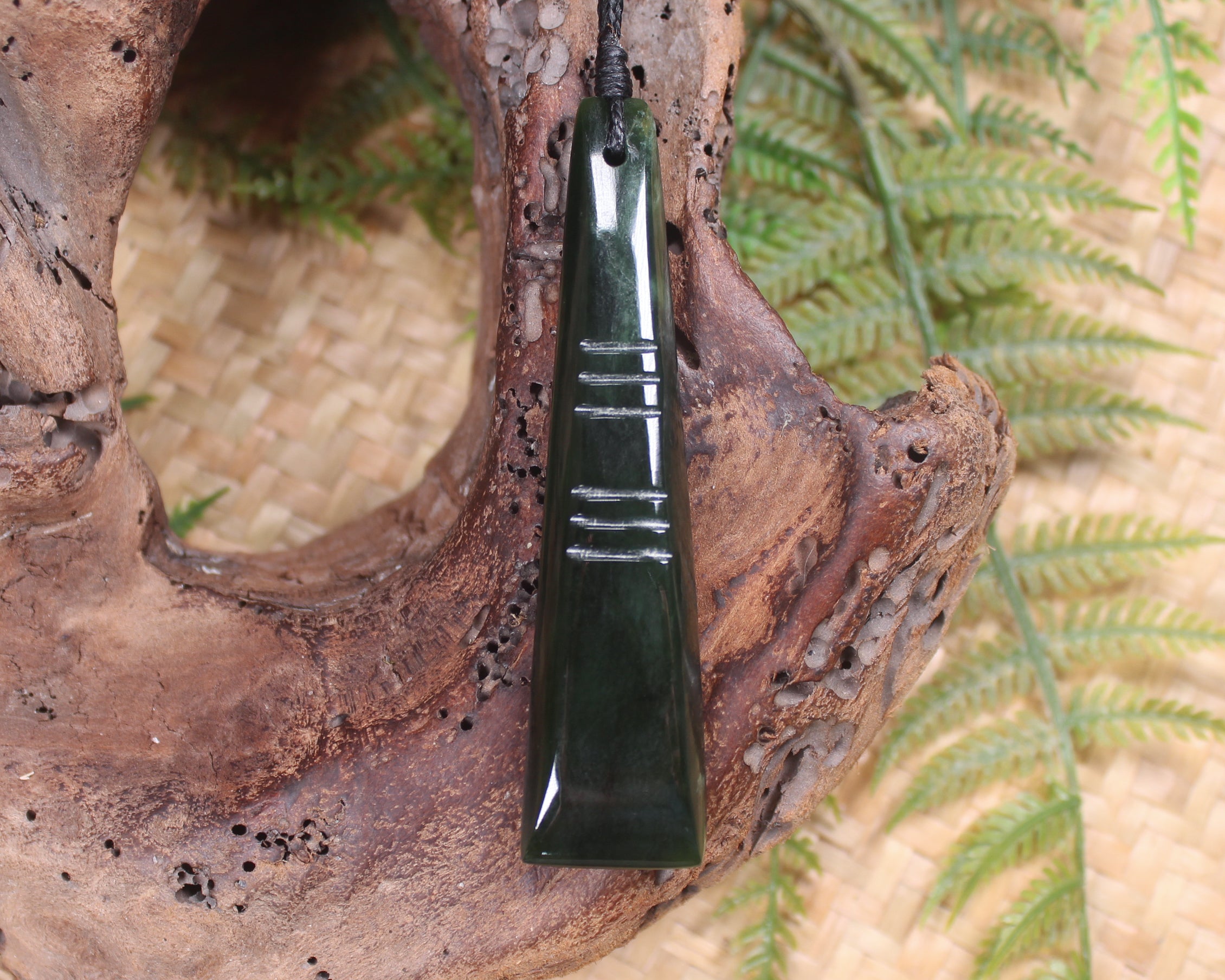 Kawakawa Pounamu Toki