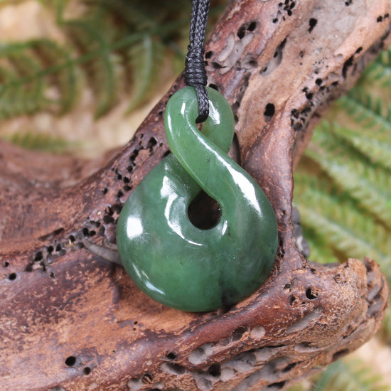 Twist or Pikorua carved from Hapopo Pounamu - NZ Greenstone