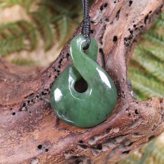 Twist or Pikorua carved from Hapopo Pounamu - NZ Greenstone
