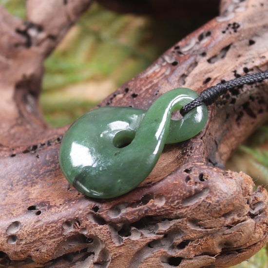 Twist or Pikorua carved from Hapopo Pounamu - NZ Greenstone
