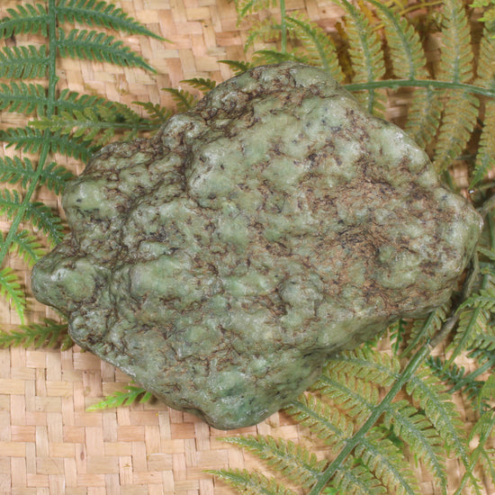 Freeform Touchstone Pounamu Sculpture - Inanga Pounamu - NZ Greenstone