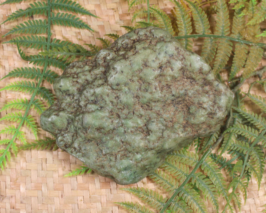 Freeform Touchstone Pounamu Sculpture - Inanga Pounamu - NZ Greenstone