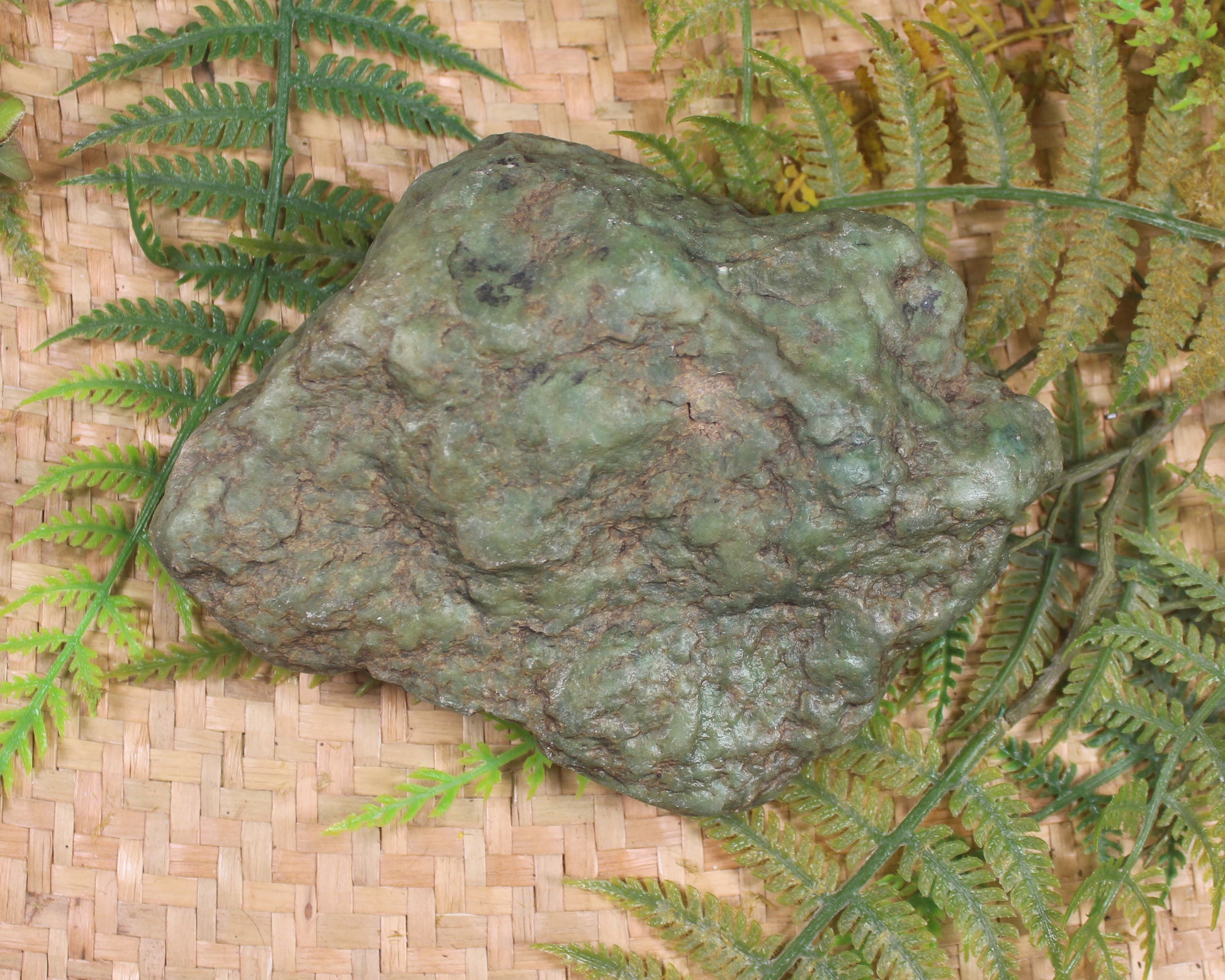 Freeform Touchstone Pounamu Sculpture - Inanga Pounamu - NZ Greenstone