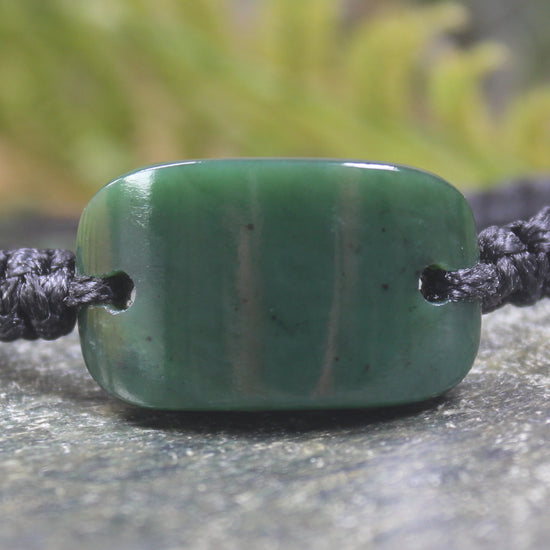 Adjustable cord bracelet with Kawakawa Pounamu