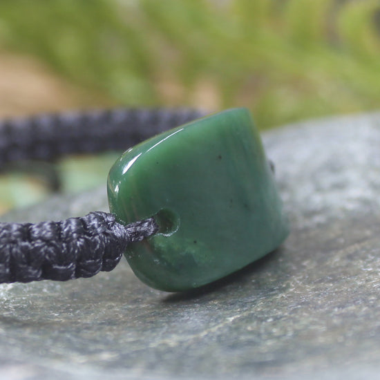 Adjustable cord bracelet with Kawakawa Pounamu