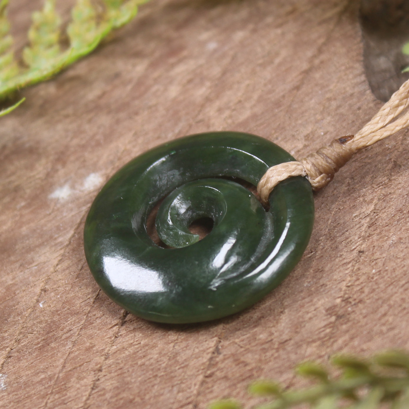 Kawakawa Pounamu Koru
