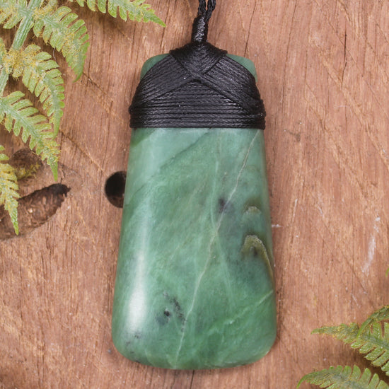 Hapopo Pounamu Toki - NZ Greenstone