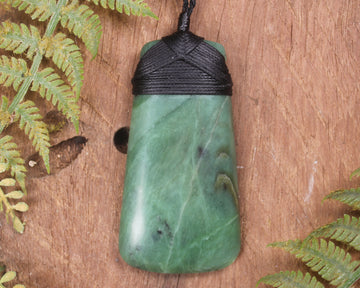 Hapopo Pounamu Toki - NZ Greenstone