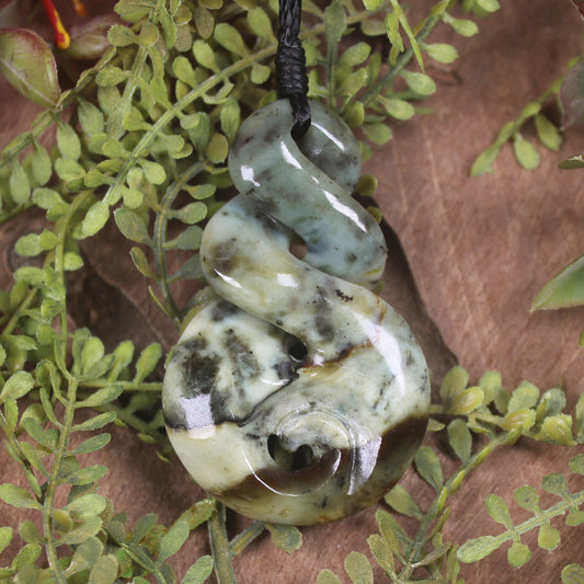 Twist or Pikorua carved from Flower Jade Pounamu - NZ Greenstone