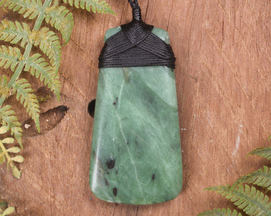 Hapopo Pounamu Toki - NZ Greenstone