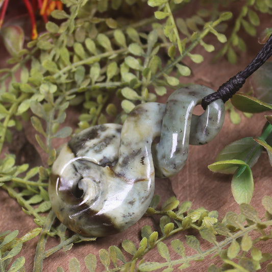 Twist or Pikorua carved from Flower Jade Pounamu - NZ Greenstone