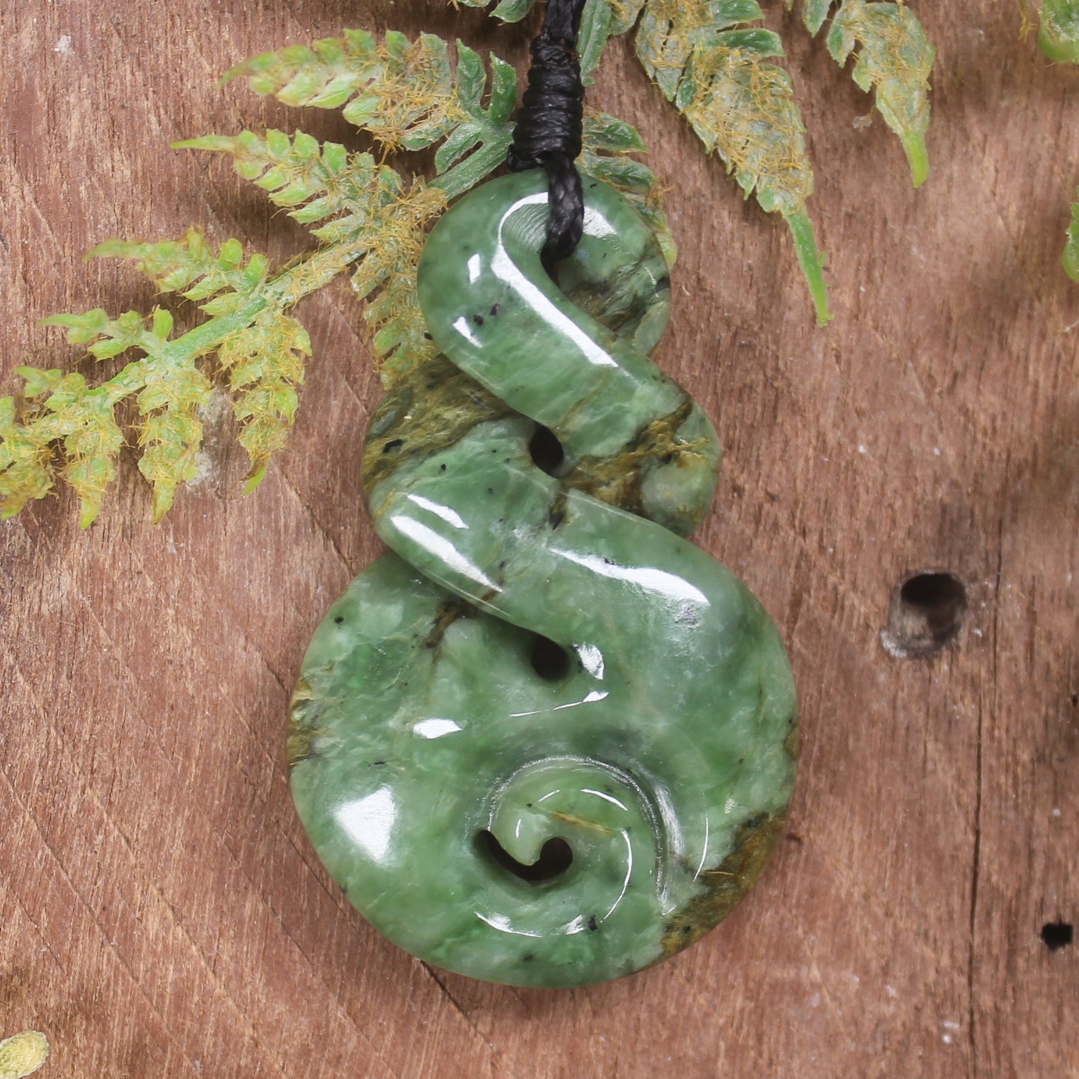 Twist or Pikorua carved from Flower Jade Pounamu - NZ Greenstone