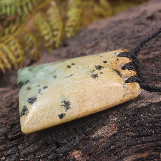 Flower Jade Pounamu Toki Pendant - NZ Greenstone